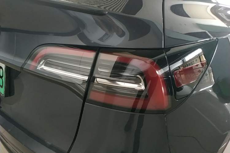 Used Tesla Model Y 2022 Performance High-Performance All-Wheel-Drive Version Right Rear Taillight