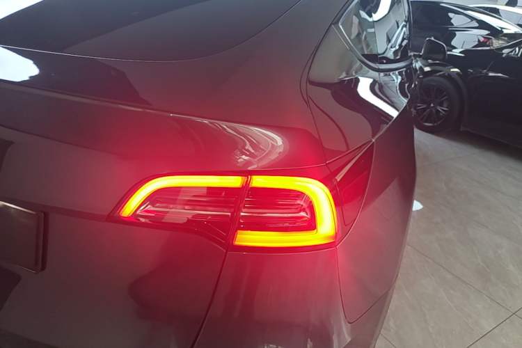 Used Tesla Model Y 2022 Long-Range All-Wheel-Drive Version Right Rear Taillight
