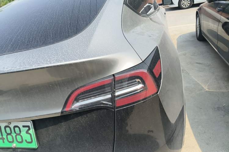 Used Tesla Model Y 2022 Long-Range All-Wheel-Drive Version Right Rear Taillight