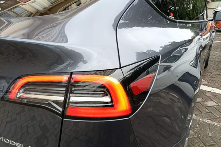 Used Tesla Model Y 2022 Rear-Wheel-Drive Version Right Rear Taillight