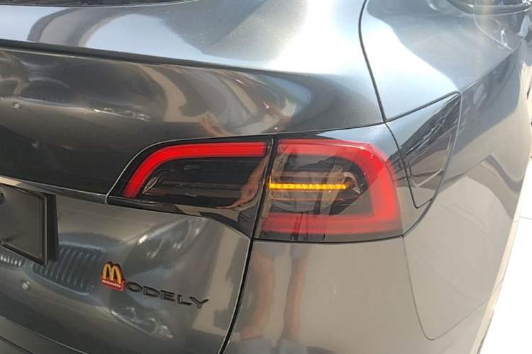 Used Tesla Model Y 2022 Long-Range All-Wheel-Drive Version Right Rear Taillight