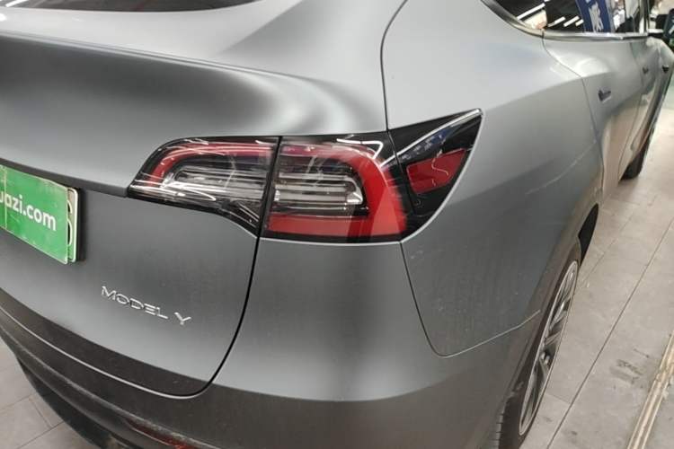Used Tesla Model Y 2022 Long-Range All-Wheel-Drive Version Right Rear Taillight