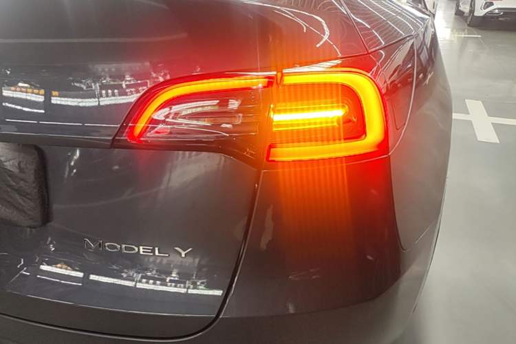 Used Tesla Model Y 2022 Revised Version Long-Range All-Wheel Drive Right Rear Taillight