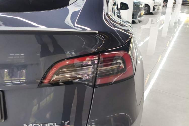 Used Tesla Model Y 2022 Performance High-Performance All-Wheel-Drive Version Right Rear Taillight