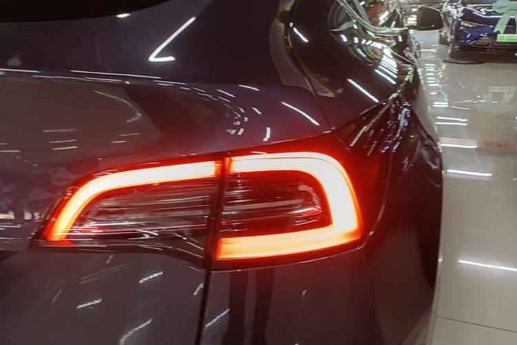 Used Tesla Model Y 2022 Long-Range All-Wheel-Drive Version Right Rear Taillight
