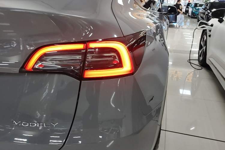 Used Tesla Model Y 2022 Revised Version Long-Range All-Wheel Drive Right Rear Taillight