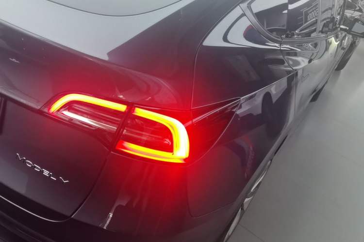 Used Tesla Model Y 2022 Revised Version Rear-Wheel Drive Right Rear Taillight