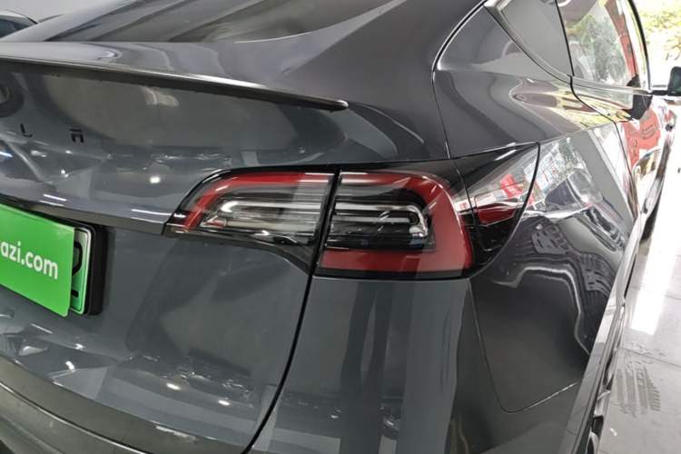 Used Tesla Model Y 2022 Performance High-Performance All-Wheel-Drive Version Right Rear Taillight