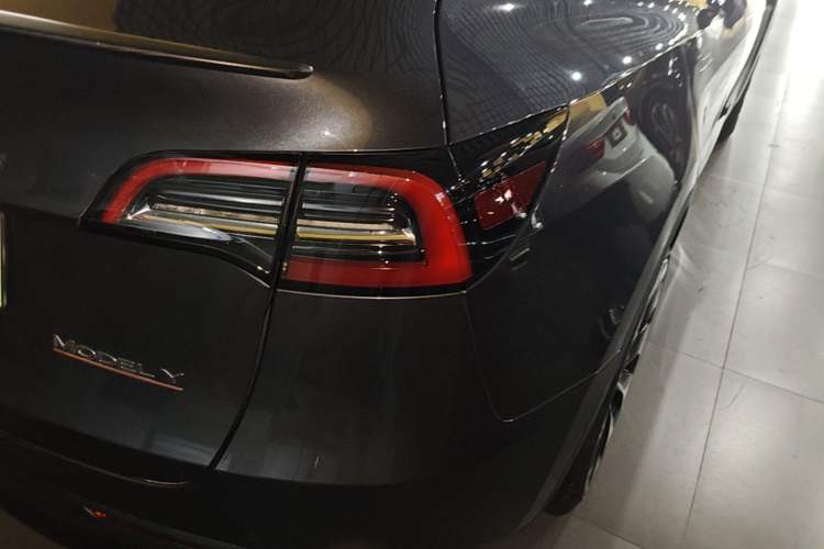 Used Tesla Model Y 2022 Performance High-Performance All-Wheel-Drive Version Right Rear Taillight