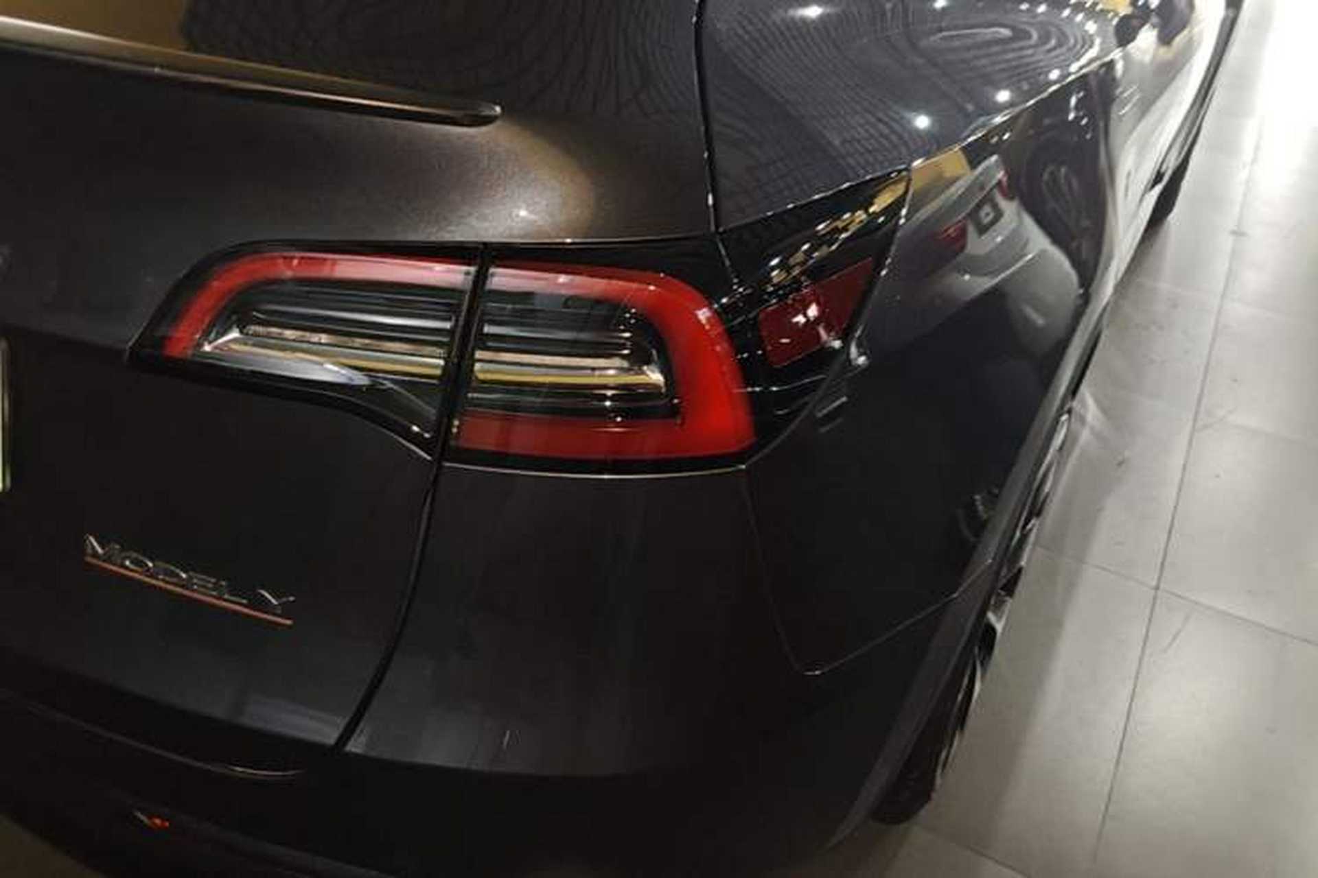 Used Tesla Model Y 2022 Performance High-Performance All-Wheel-Drive Version Right Rear Taillight