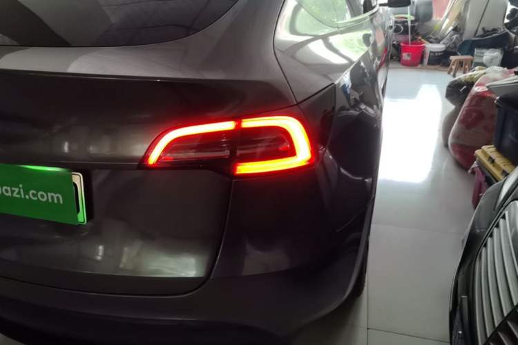Used Tesla Model Y 2022 Long-Range All-Wheel-Drive Version Right Rear Taillight