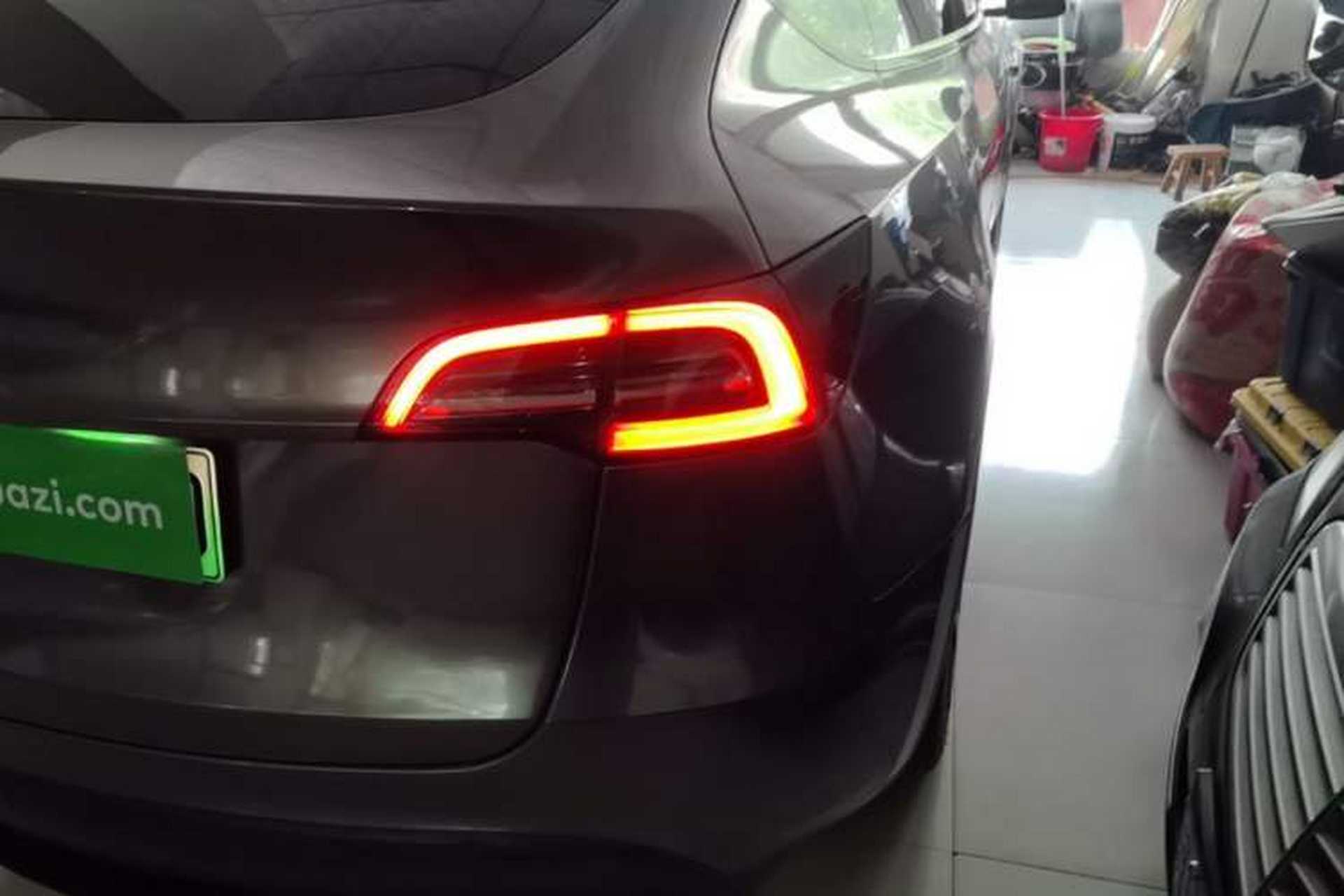 Used Tesla Model Y 2022 Long-Range All-Wheel-Drive Version Right Rear Taillight
