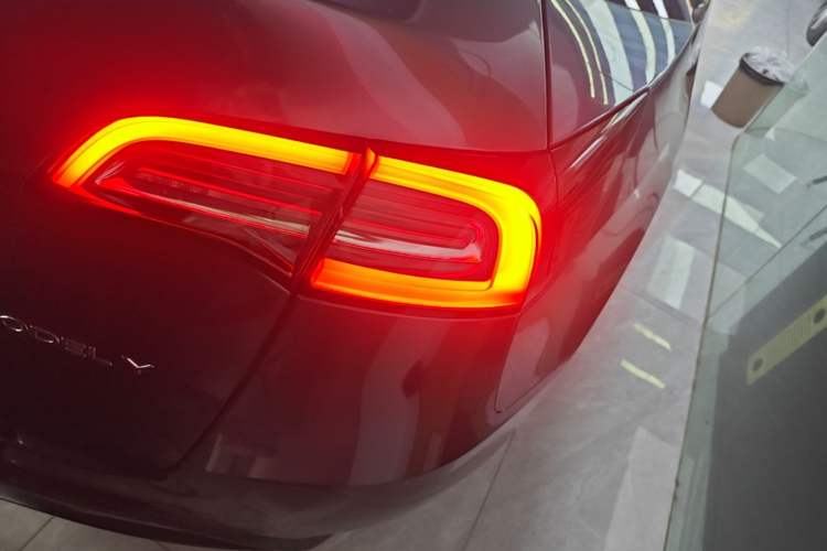 Used Tesla Model Y 2022 Revised Version Rear-Wheel Drive Right Rear Taillight