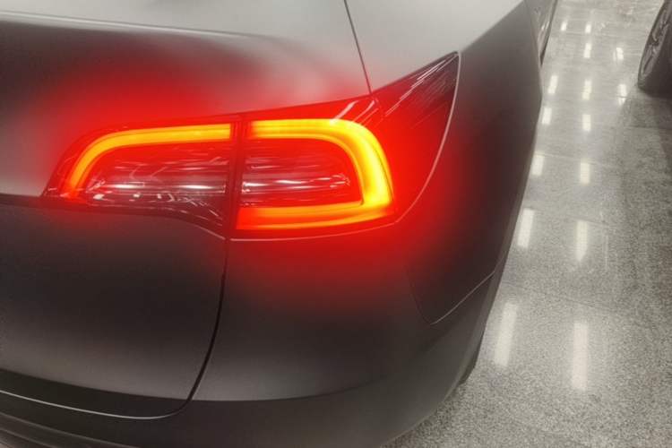 Used Tesla Model Y 2022 Long-Range All-Wheel-Drive Version Right Rear Taillight
