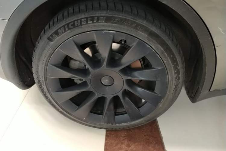 Used Tesla Model Y 2022 Rear-Wheel-Drive Version Right Rear Wheel Hub