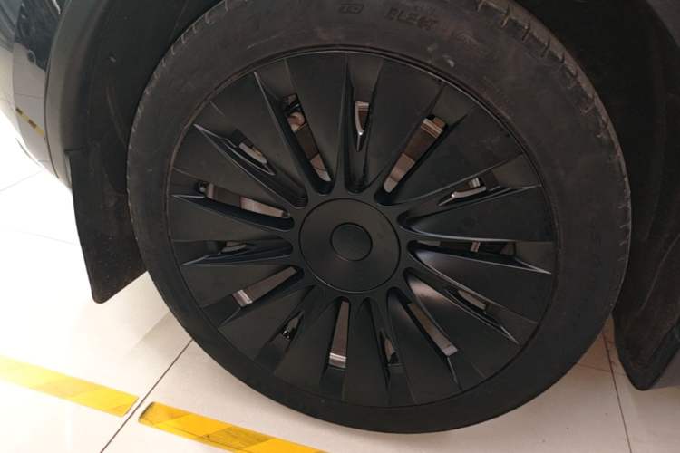 Used Tesla Model Y 2022 Rear-Wheel-Drive Version Right Rear Wheel Hub