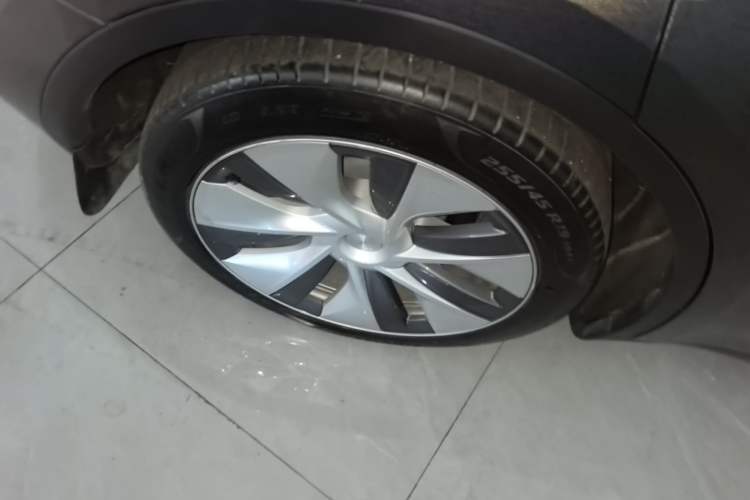 Used Tesla Model Y 2022 Revised Version Rear-Wheel Drive Right Rear Wheel Hub