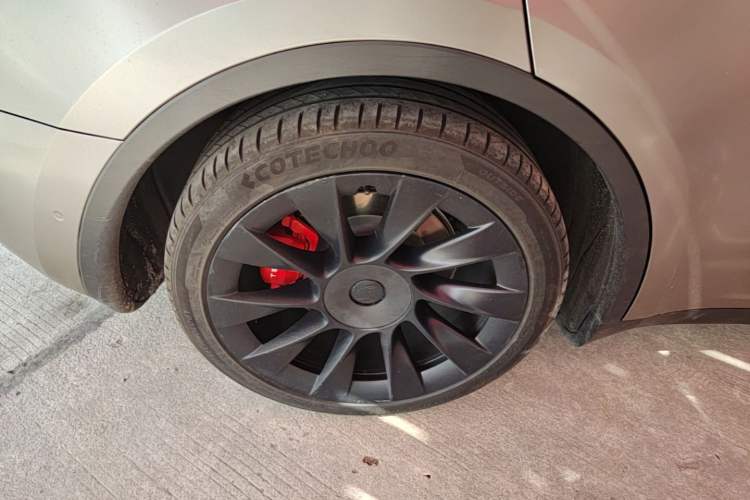 Used Tesla Model Y 2022 Rear-Wheel-Drive Version Right Rear Wheel Hub