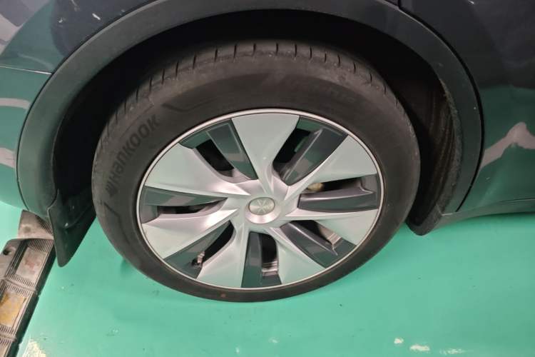 Used Tesla Model Y 2022 Revised Version Rear-Wheel Drive Right Rear Wheel Hub