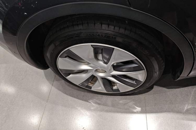 Used Tesla Model Y 2022 Rear-Wheel-Drive Version Right Rear Wheel Hub