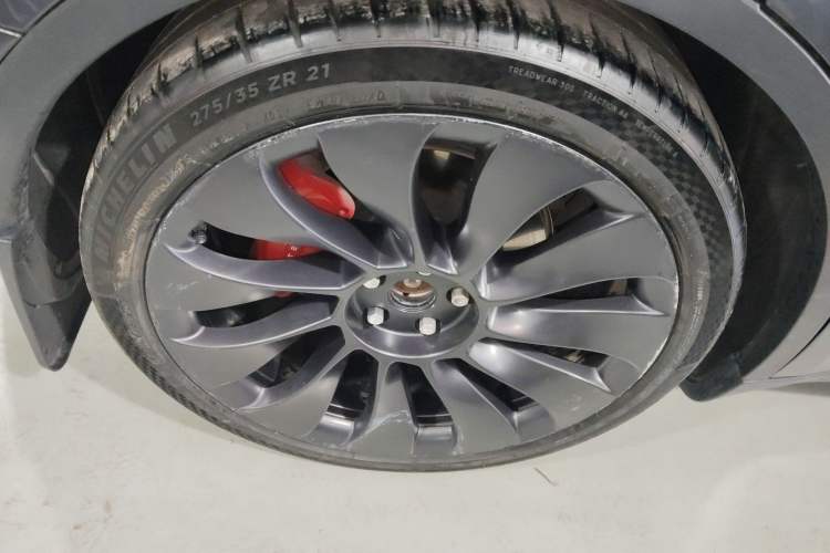 Used Tesla Model Y 2022 Performance High-Performance All-Wheel-Drive Version Right Rear Wheel Hub