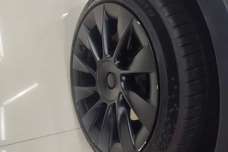 Used Tesla Model Y 2022 Revised Version Rear-Wheel Drive Right Rear Wheel Hub