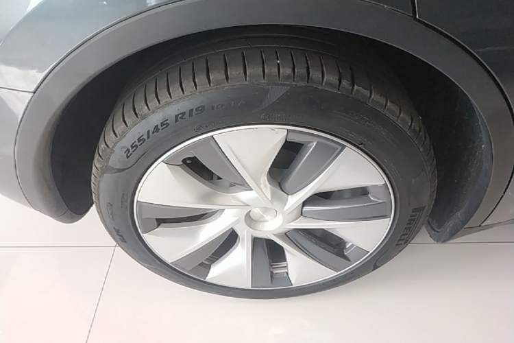 Used Tesla Model Y 2022 Revised Version Rear-Wheel Drive Right Rear Wheel Hub