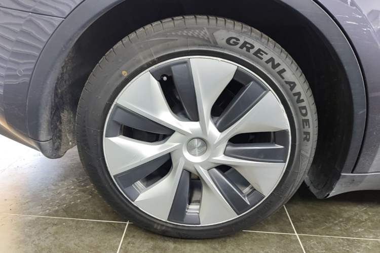 Used Tesla Model Y 2022 Rear-Wheel-Drive Version Right Rear Wheel Hub