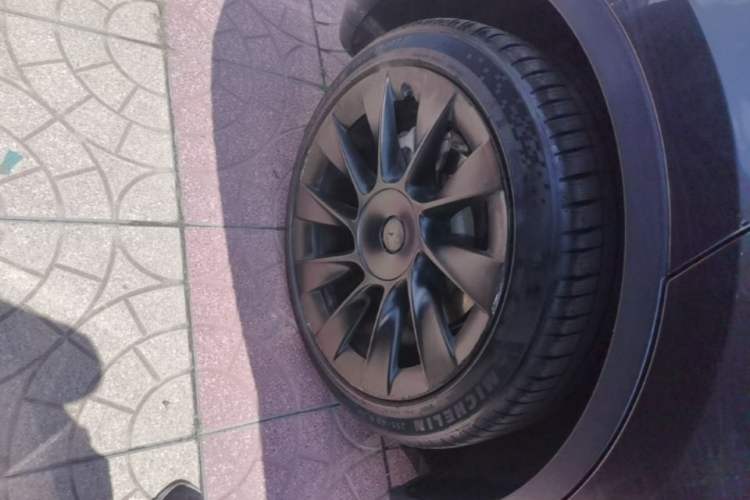 Used Tesla Model Y 2022 Rear-Wheel-Drive Version Right Rear Wheel Hub