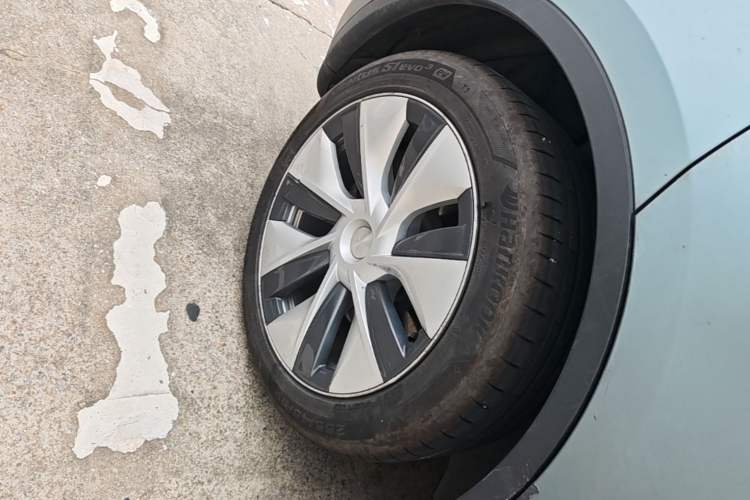Used Tesla Model Y 2022 Revised Version Rear-Wheel Drive Right Rear Wheel Hub
