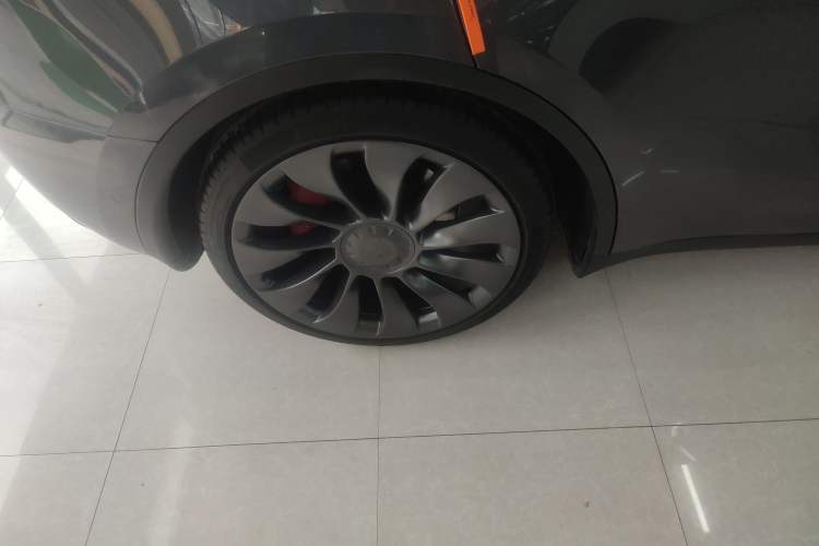 Used Tesla Model Y 2022 Performance High-Performance All-Wheel-Drive Version Right Rear Wheel Hub