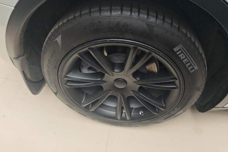 Used Tesla Model Y 2022 Rear-Wheel-Drive Version Right Rear Wheel Hub