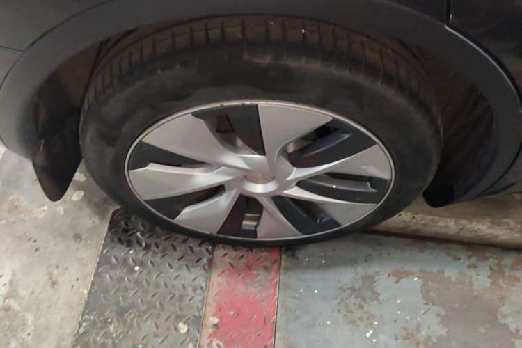 Used Tesla Model Y 2022 Rear-Wheel-Drive Version Right Rear Wheel Hub