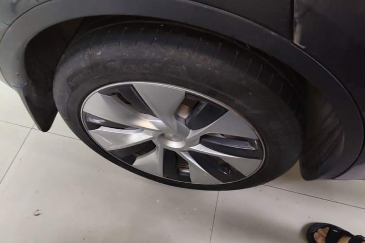 Used Tesla Model Y 2022 Revised Version Long-Range All-Wheel Drive Right Rear Wheel Hub