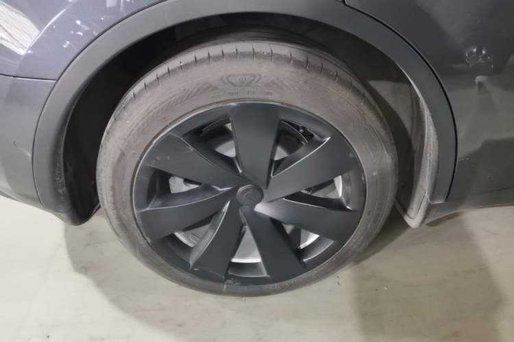 Used Tesla Model Y 2022 Revised Version Rear-Wheel Drive Right Rear Wheel Hub