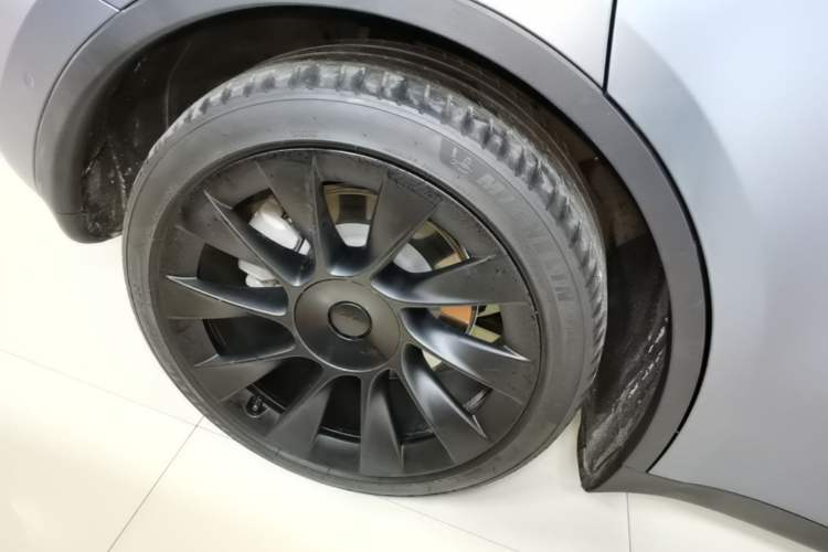 Used Tesla Model Y 2022 Rear-Wheel-Drive Version Right Rear Wheel Hub