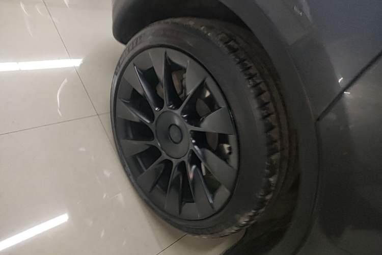 Used Tesla Model Y 2022 Rear-Wheel-Drive Version Right Rear Wheel Hub