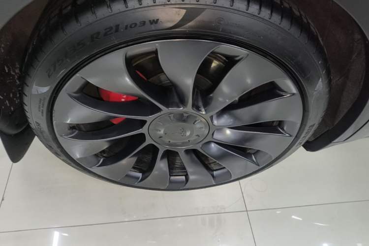 Used Tesla Model Y 2022 Performance High-Performance All-Wheel-Drive Version Right Rear Wheel Hub