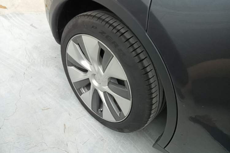 Used Tesla Model Y 2022 Rear-Wheel-Drive Version Right Rear Wheel Hub