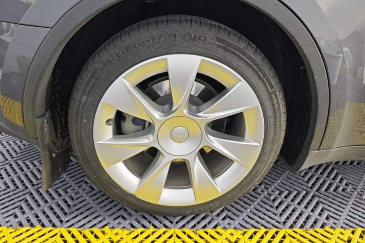 Used Tesla Model Y 2022 Rear-Wheel-Drive Version Right Rear Wheel Hub