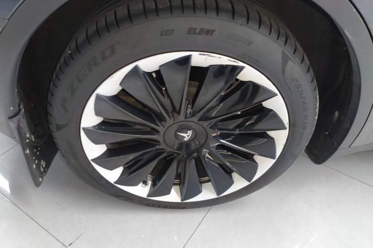 Used Tesla Model Y 2022 Revised Version Rear-Wheel Drive Right Rear Wheel Hub