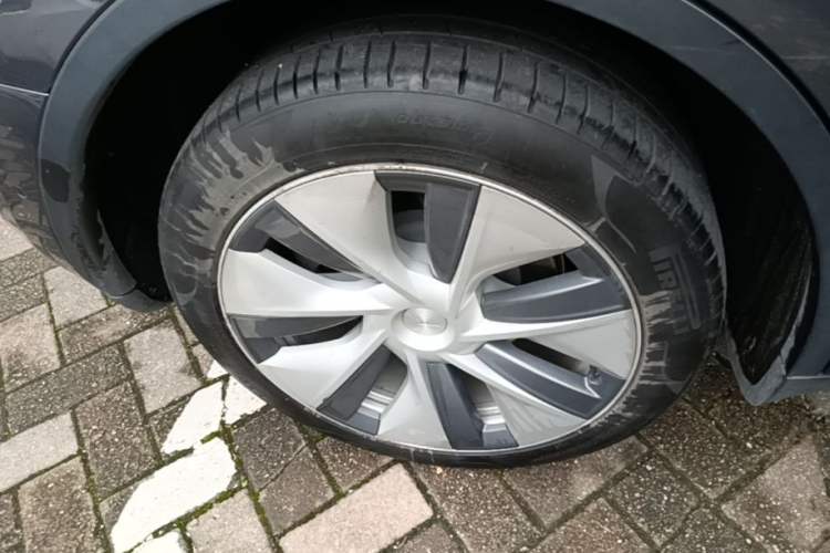Used Tesla Model Y 2022 Rear-Wheel-Drive Version Right Rear Wheel Hub