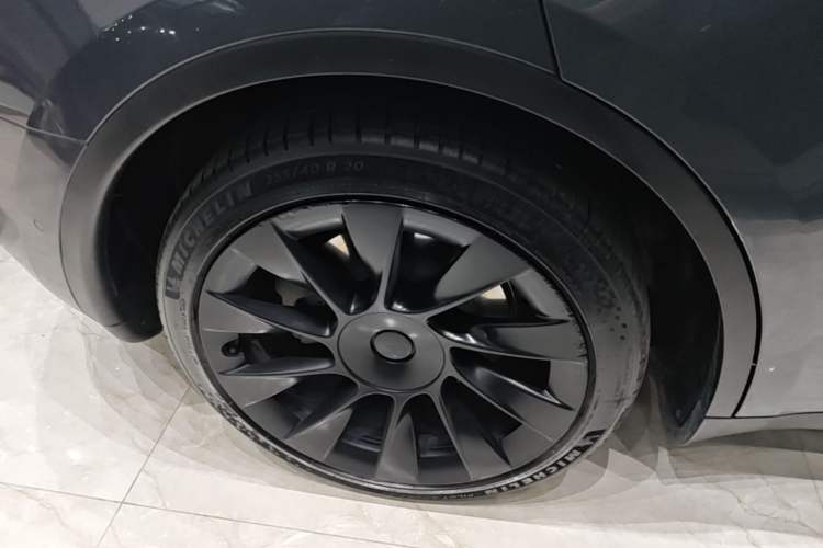 Used Tesla Model Y 2022 Revised Version Rear-Wheel Drive Right Rear Wheel Hub