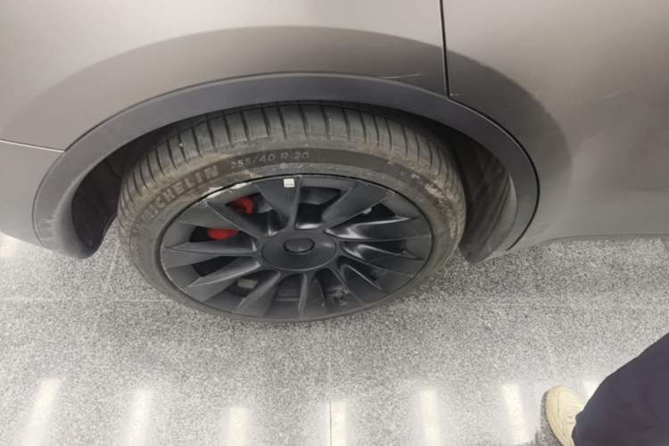 Used Tesla Model Y 2022 Long-Range All-Wheel-Drive Version Right Rear Wheel Hub