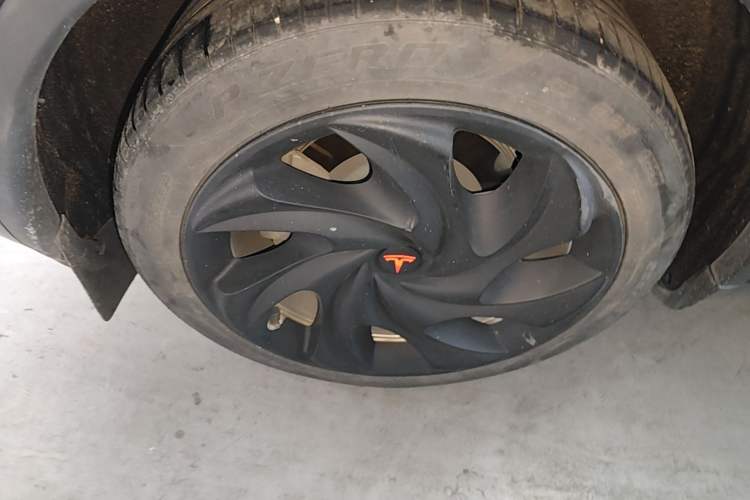 Used Tesla Model Y 2022 Rear-Wheel-Drive Version Right Rear Wheel Hub