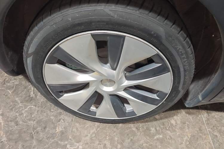 Used Tesla Model Y 2022 Revised Version Rear-Wheel Drive Right Rear Wheel Hub