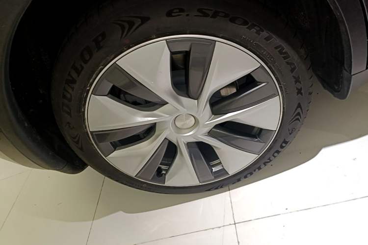Used Tesla Model Y 2022 Rear-Wheel-Drive Version Right Rear Wheel Hub