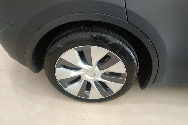 Used Tesla Model Y 2022 Rear-Wheel-Drive Version Right Rear Wheel Hub