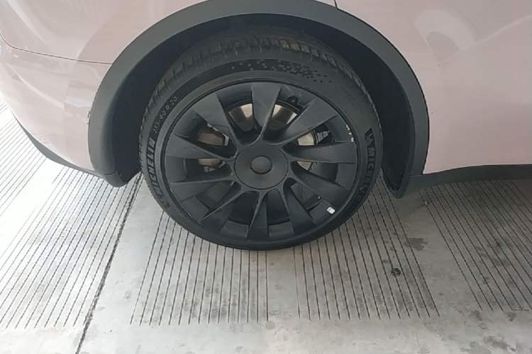 Used Tesla Model Y 2022 Rear-Wheel-Drive Version Right Rear Wheel Hub
