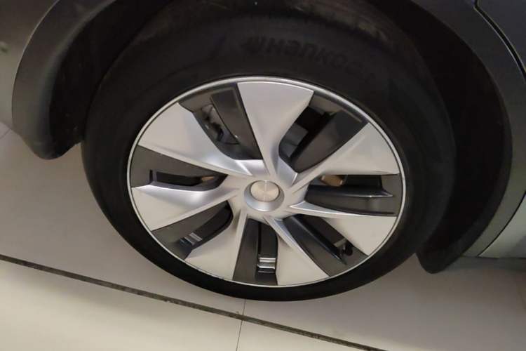 Used Tesla Model Y 2022 Rear-Wheel-Drive Version Right Rear Wheel Hub